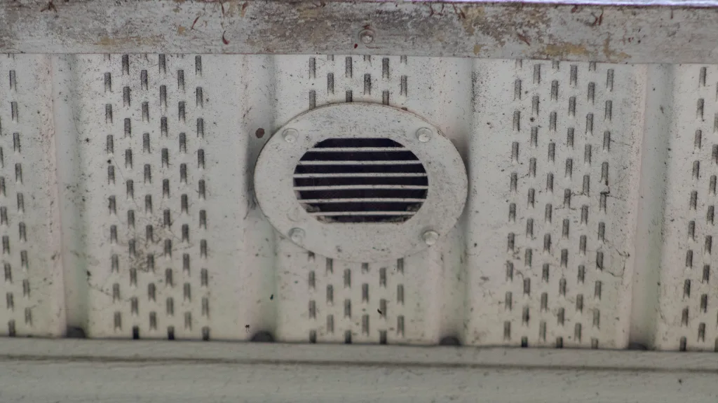 3 simple tips for cleaning a blocked soffit vent