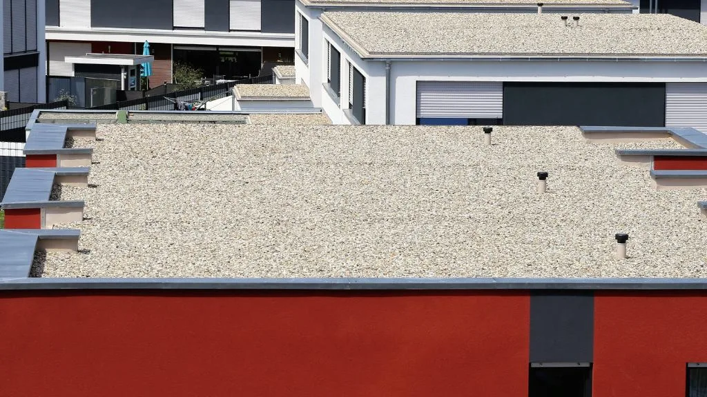 flat roof with gravel